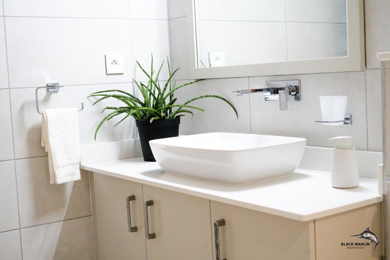 Black Marlin Apartments Pereybere Beach Ngoại thất bức ảnh