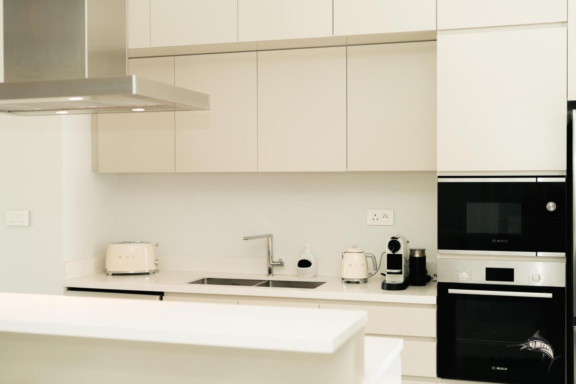 Black Marlin Apartments Pereybere Beach Ngoại thất bức ảnh